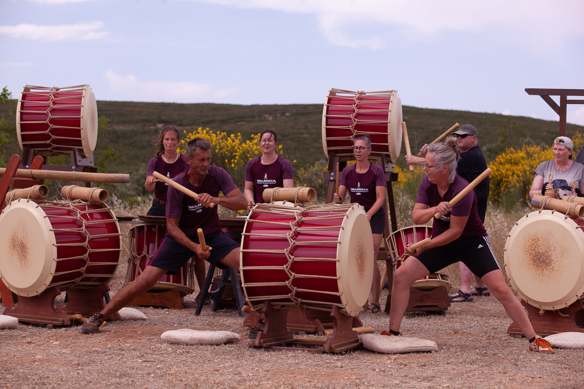 Taiko instruments and players in the Valencia mountains 4