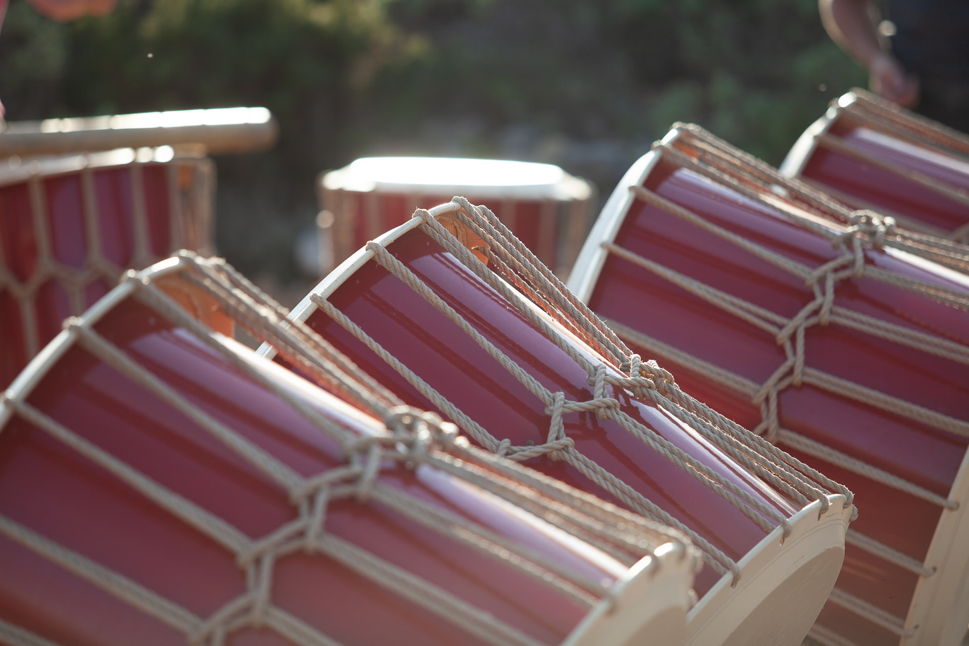 Taiko instruments and players in the Valencia mountains 5